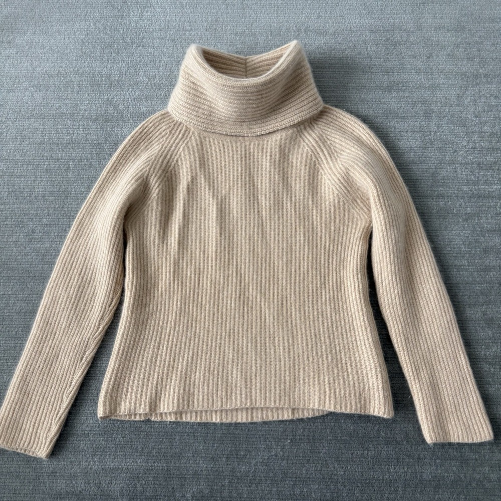 Johnstons of Elgin Cashmere Turtleneck Womens Small Beige Relaxed Luxury Knit